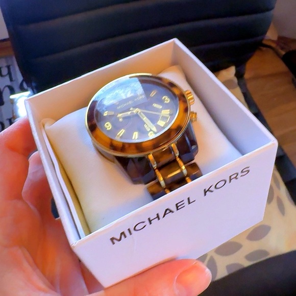 Michael Kors Tortoise & Gold Chronograph Watch 43mm NIB - Picture 3 of 9